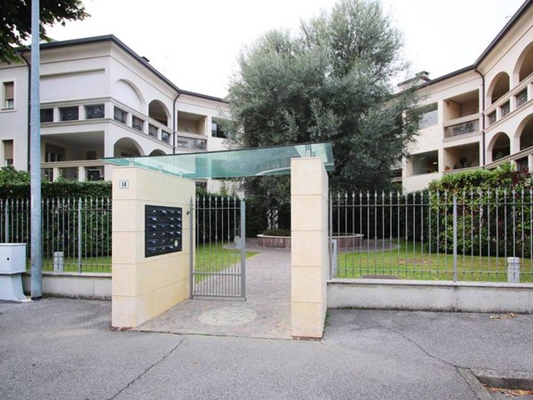 appartamento in vendita a Carate Brianza