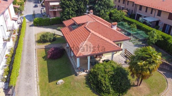 casa indipendente in vendita a Carate Brianza