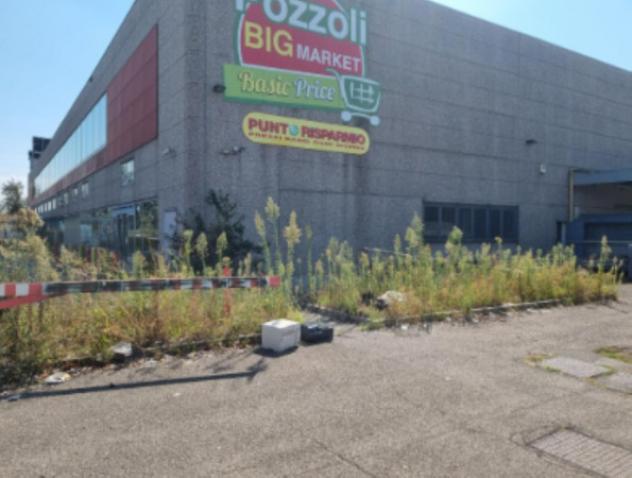 locale commerciale in vendita a Carate Brianza