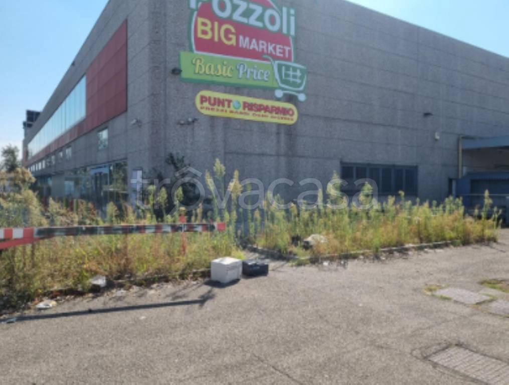 locale commerciale in vendita a Carate Brianza