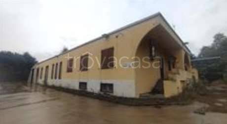 capannone in vendita a Carate Brianza