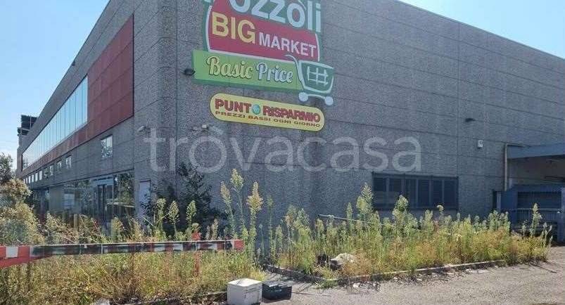 locale commerciale in vendita a Carate Brianza