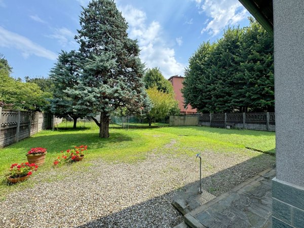 casa indipendente in vendita a Carate Brianza