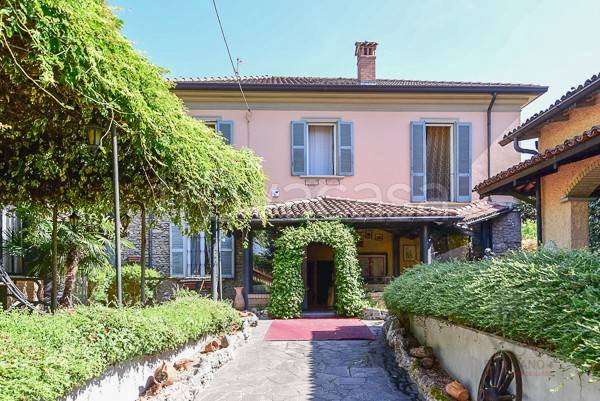 casa indipendente in vendita a Carate Brianza