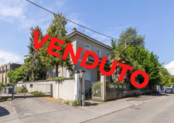casa indipendente in vendita a Carate Brianza