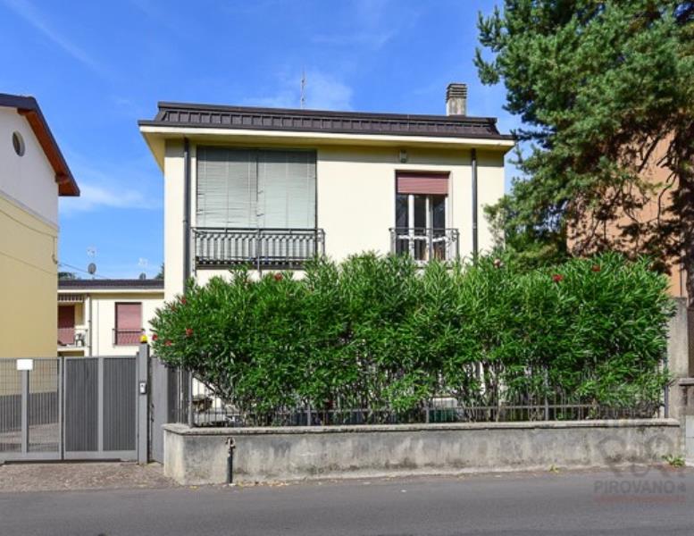 casa indipendente in vendita a Carate Brianza