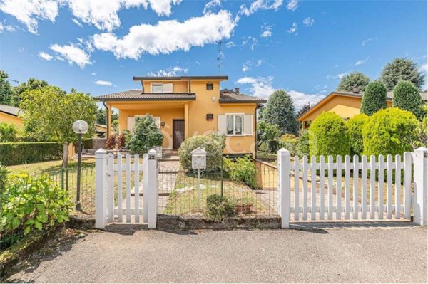 casa indipendente in vendita a Carate Brianza