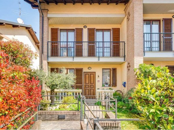 casa indipendente in vendita a Carate Brianza