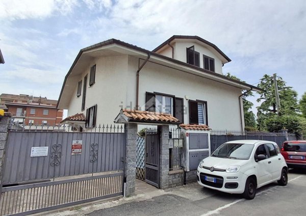 appartamento in vendita a Carate Brianza
