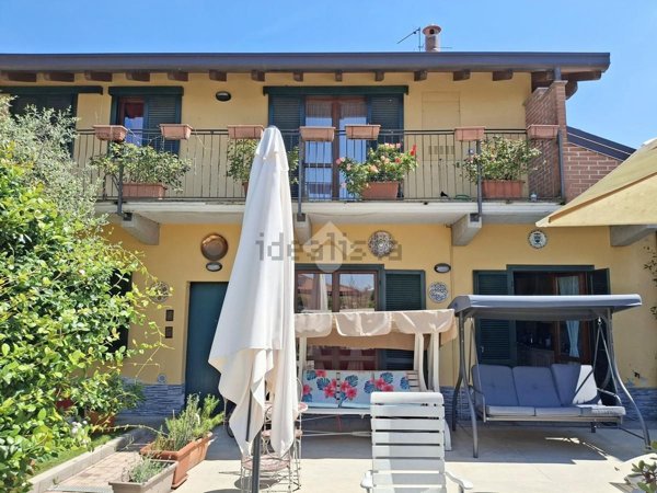 casa indipendente in vendita a Carate Brianza in zona Costa Lambro