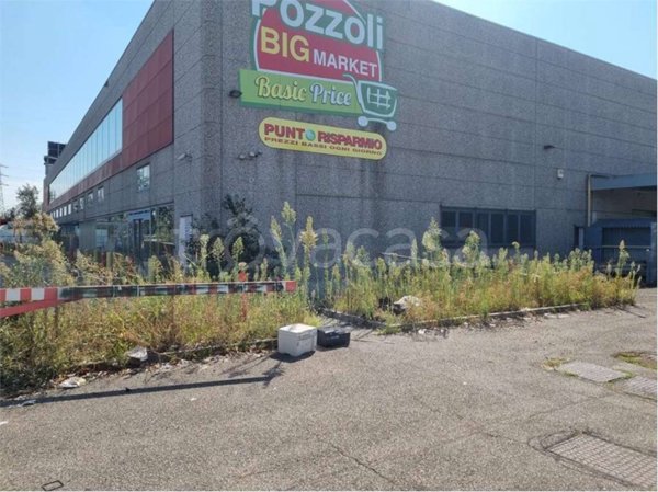 locale commerciale in vendita a Carate Brianza