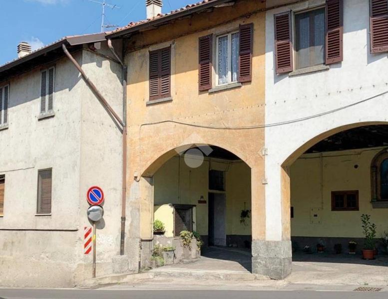 appartamento in vendita a Carate Brianza in zona Agliate