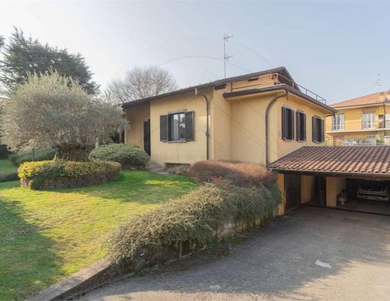 casa indipendente in vendita a Carate Brianza
