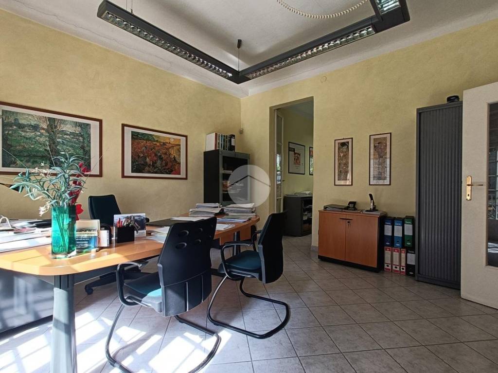 ufficio in vendita a Carate Brianza
