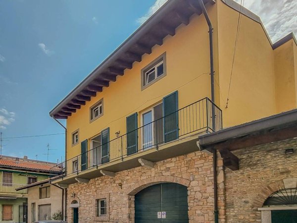 casa indipendente in vendita a Carate Brianza