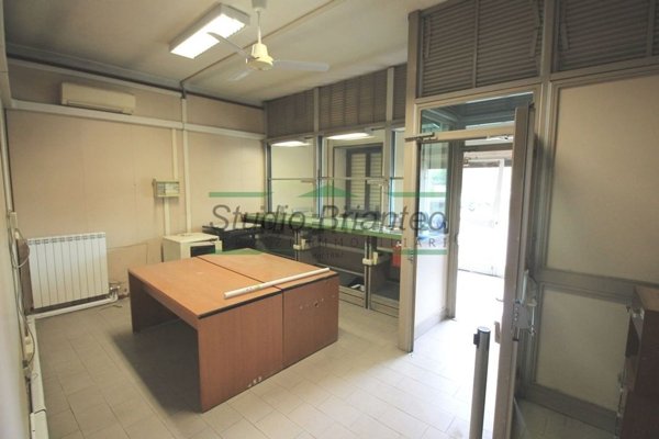 ufficio in vendita a Carate Brianza in zona Agliate