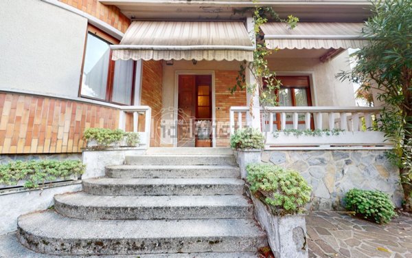 casa indipendente in vendita a Carate Brianza