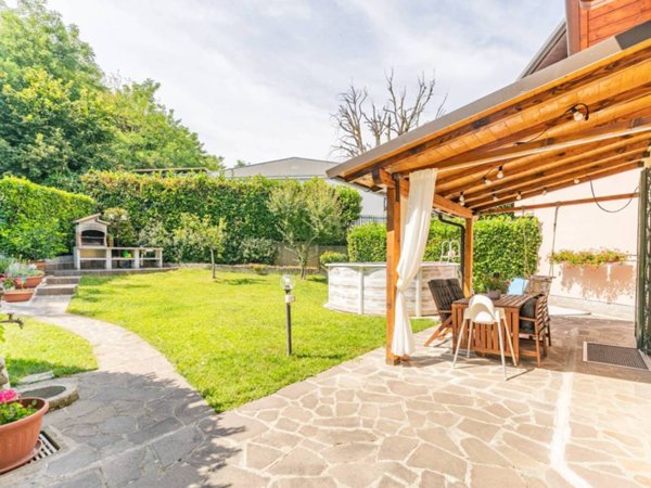 casa indipendente in vendita a Carate Brianza