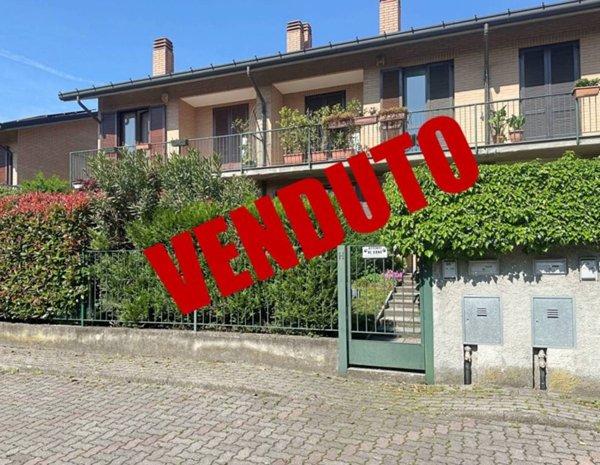 casa indipendente in vendita a Carate Brianza in zona Costa Lambro