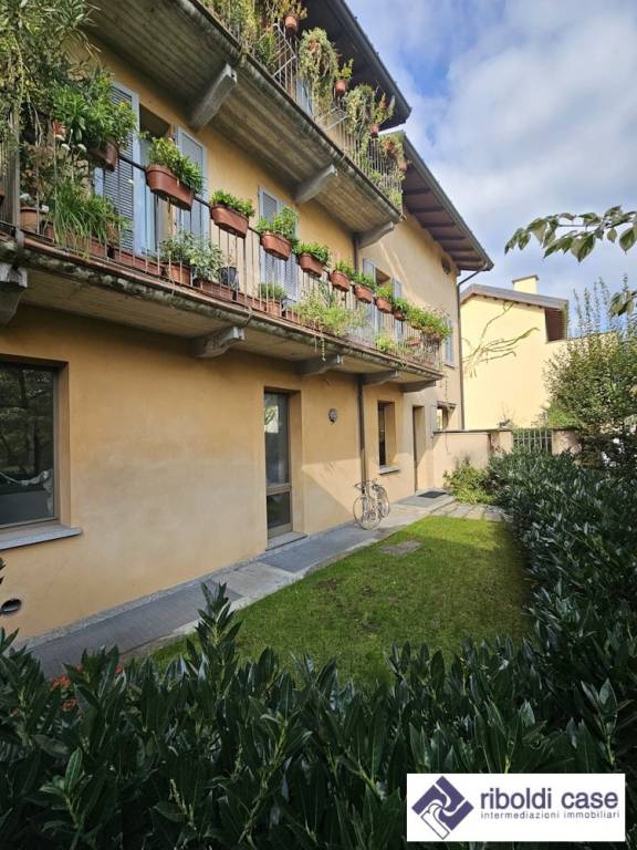 appartamento in vendita a Carate Brianza