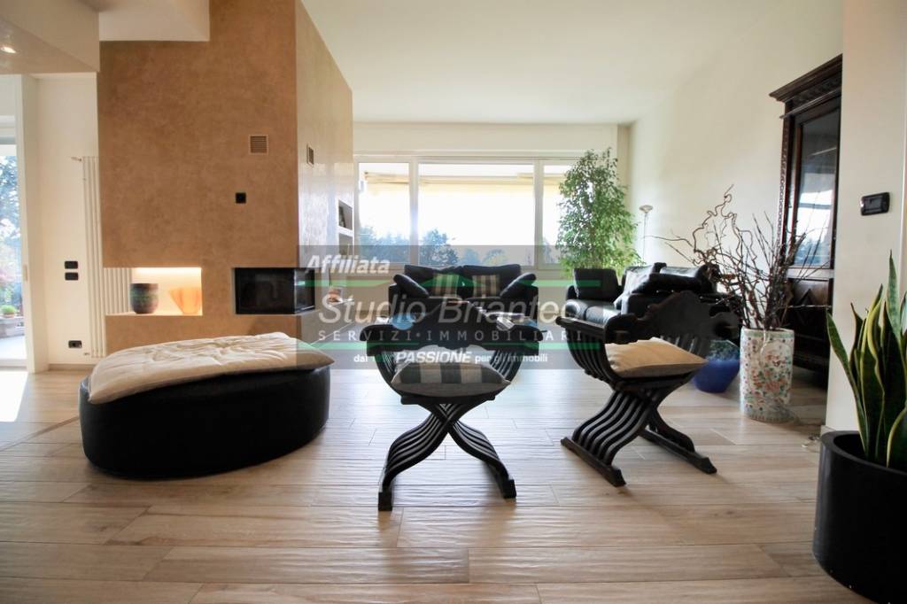appartamento in vendita a Carate Brianza