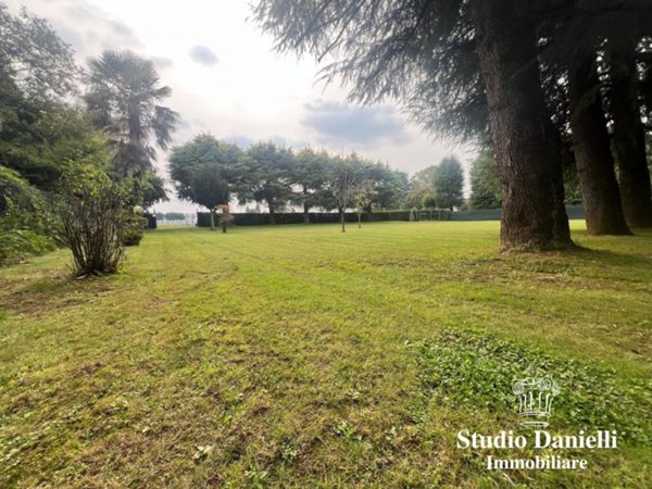 terreno edificabile in vendita a Carate Brianza