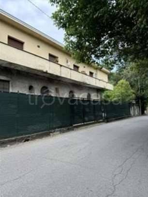 locale commerciale in vendita a Carate Brianza