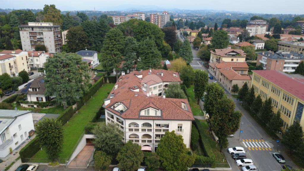 appartamento in vendita a Carate Brianza