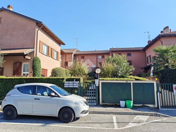 casa indipendente in vendita a Carate Brianza in zona Costa Lambro