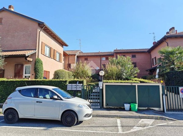 casa indipendente in vendita a Carate Brianza in zona Costa Lambro