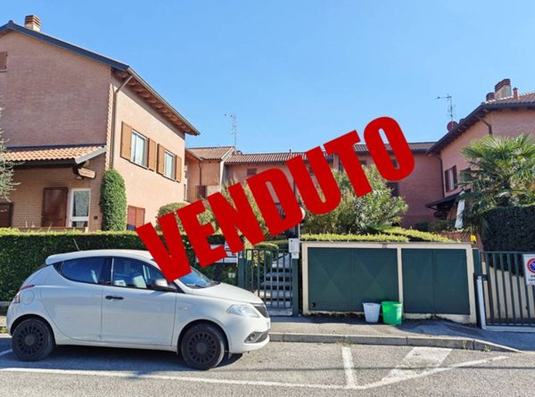 casa indipendente in vendita a Carate Brianza in zona Costa Lambro