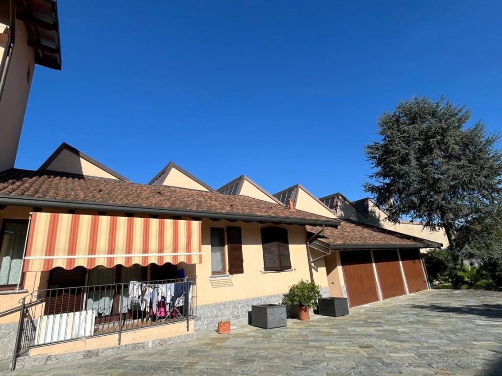 appartamento in vendita a Carate Brianza