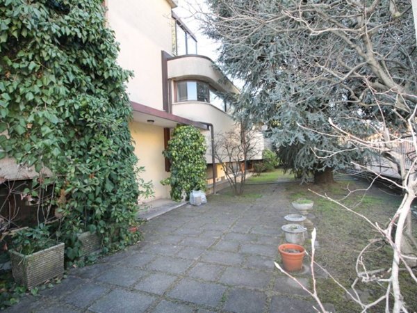 intera palazzina in vendita a Carate Brianza