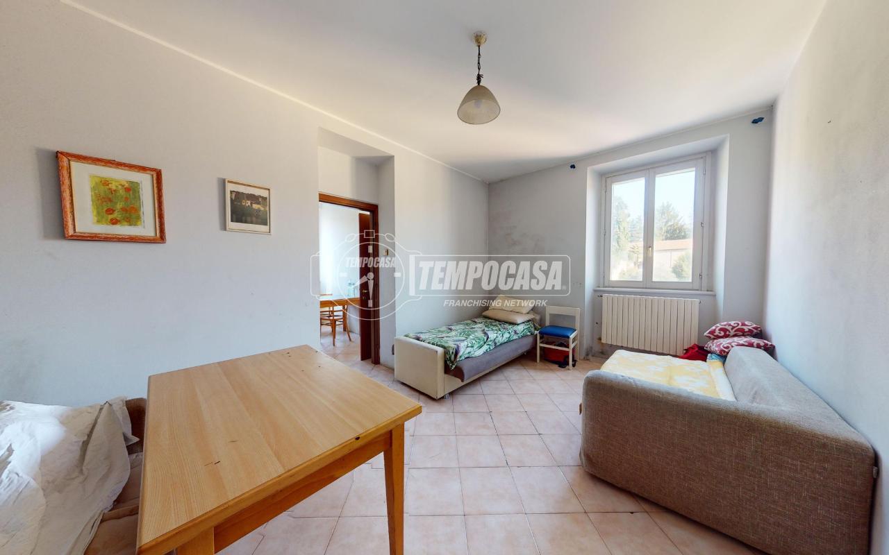 appartamento in vendita a Carate Brianza in zona Agliate