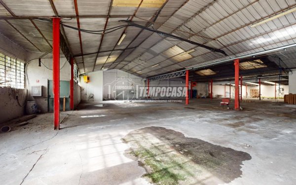 capannone in vendita a Carate Brianza