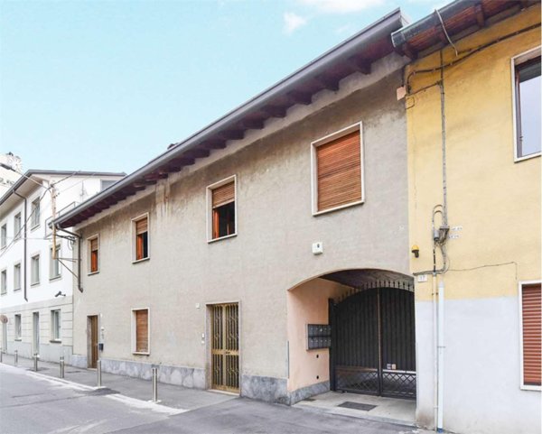 pentavano in vendita a Carate Brianza