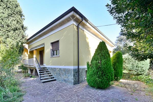 casa indipendente in vendita a Carate Brianza