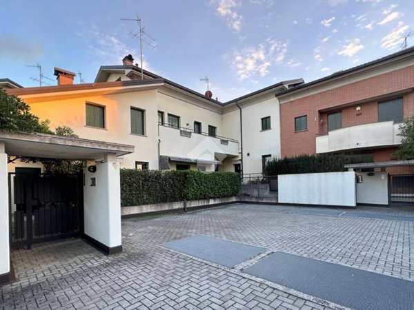 appartamento in vendita a Carate Brianza