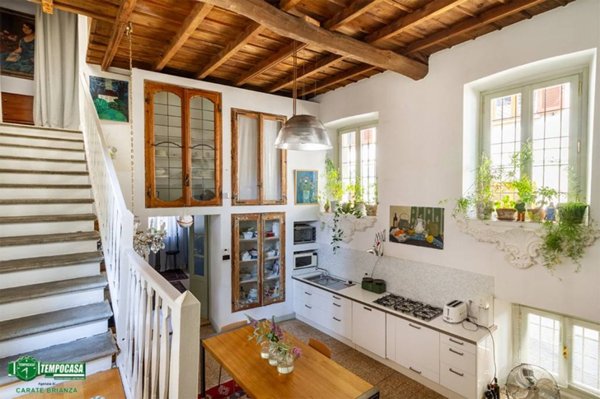 casa indipendente in vendita a Carate Brianza in zona Agliate