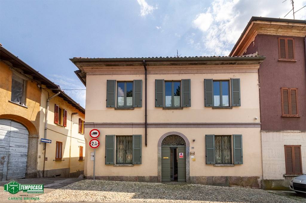 casa indipendente in vendita a Carate Brianza in zona Agliate