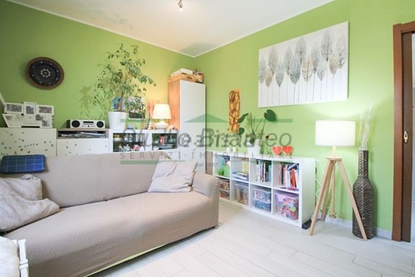 appartamento in vendita a Carate Brianza in zona Costa Lambro