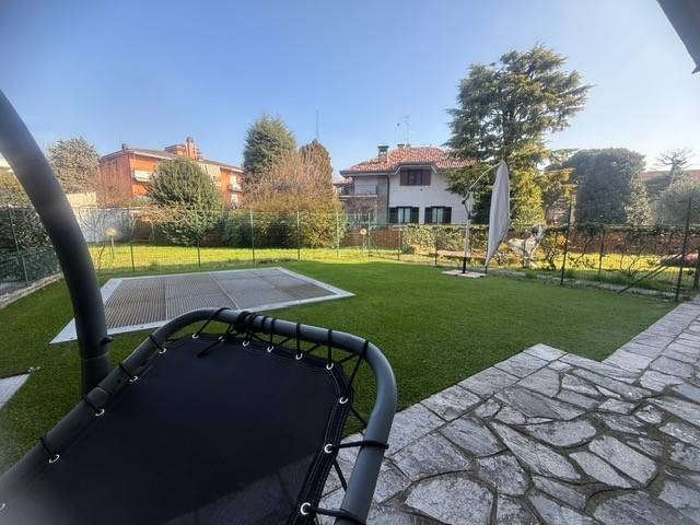 appartamento in vendita a Carate Brianza