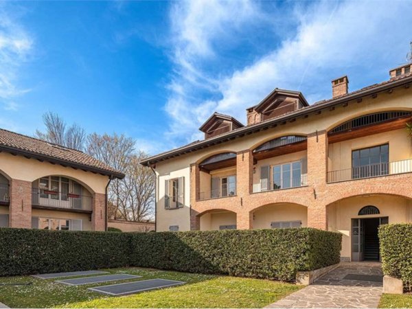 appartamento in vendita a Carate Brianza in zona Agliate