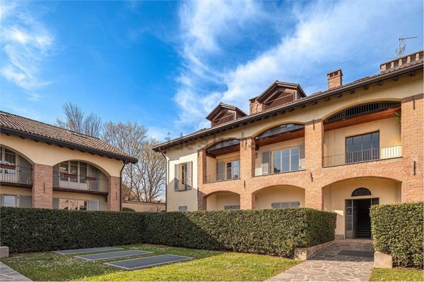 appartamento in vendita a Carate Brianza in zona Agliate