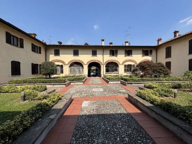 casa indipendente in vendita a Carate Brianza in zona Costa Lambro