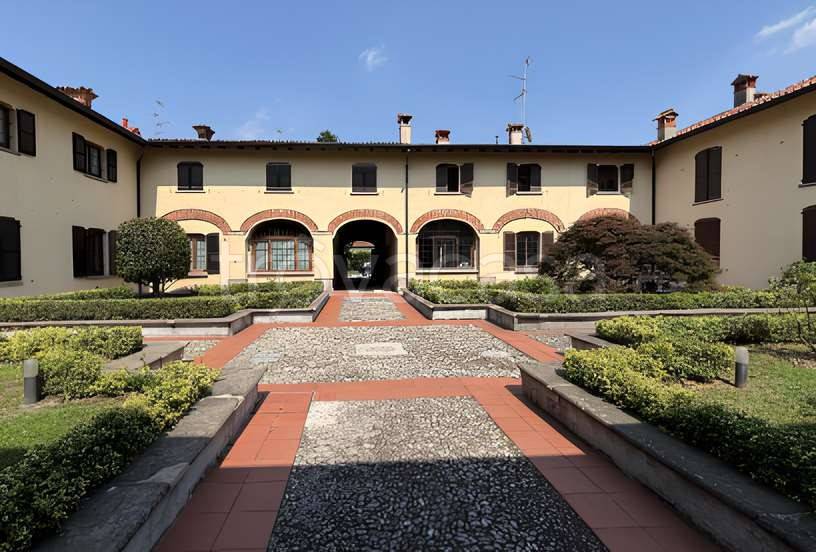appartamento in vendita a Carate Brianza in zona Costa Lambro