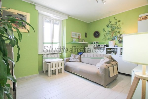 appartamento in vendita a Carate Brianza in zona Costa Lambro