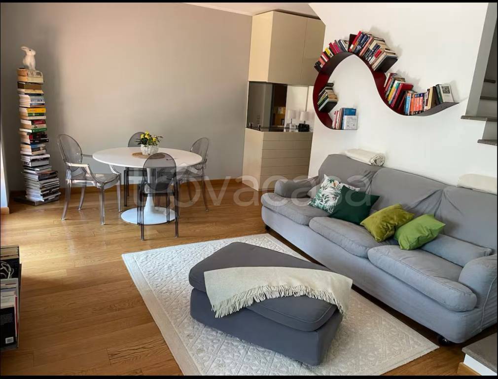 casa indipendente in vendita a Carate Brianza in zona Costa Lambro