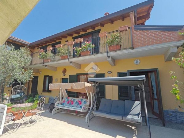 casa indipendente in vendita a Carate Brianza in zona Costa Lambro