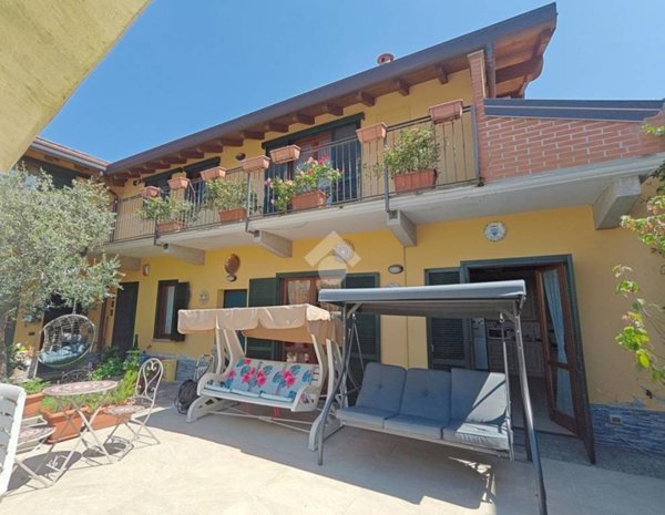 casa indipendente in vendita a Carate Brianza in zona Costa Lambro